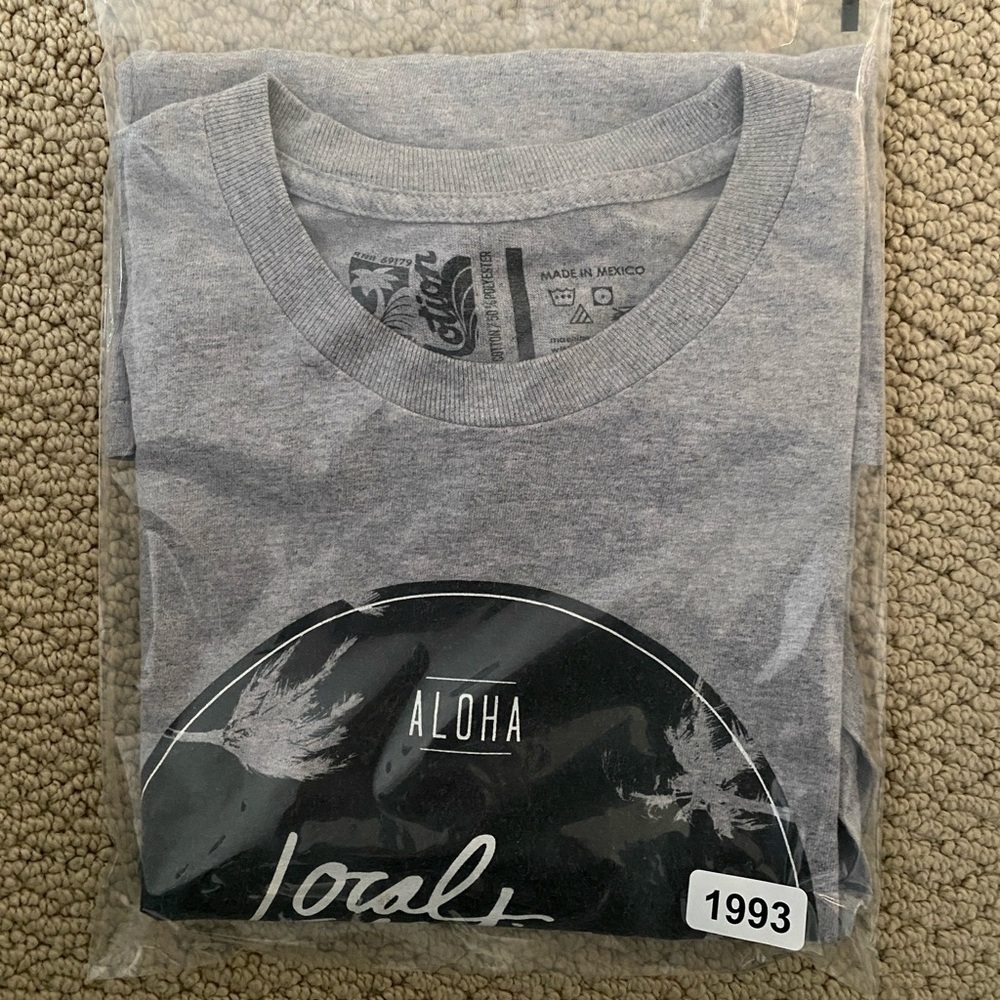 LOCAL MOTION Hawaii “Aloha Is Free” Hawaiian Tee Shirt Men L Large - Picture 5 of 5